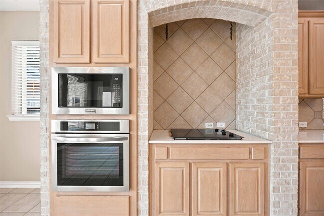 Building Photo - 14715 Golden Bough Ln
