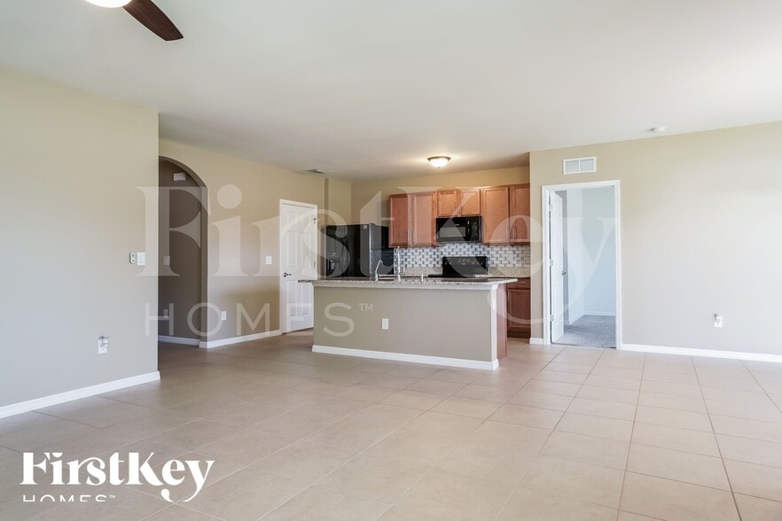 Building Photo - 1110 NW 24th Pl