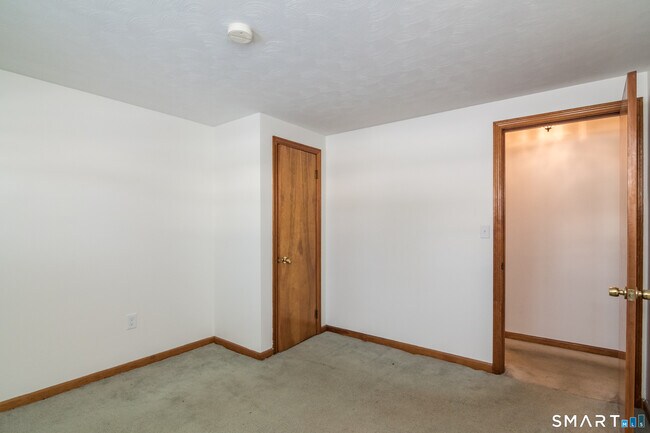 Building Photo - 17 Howard St