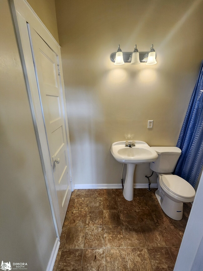 Building Photo - 501 S Presley St