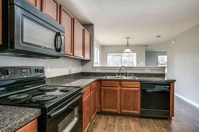 Building Photo - 2225 Splendor Ct