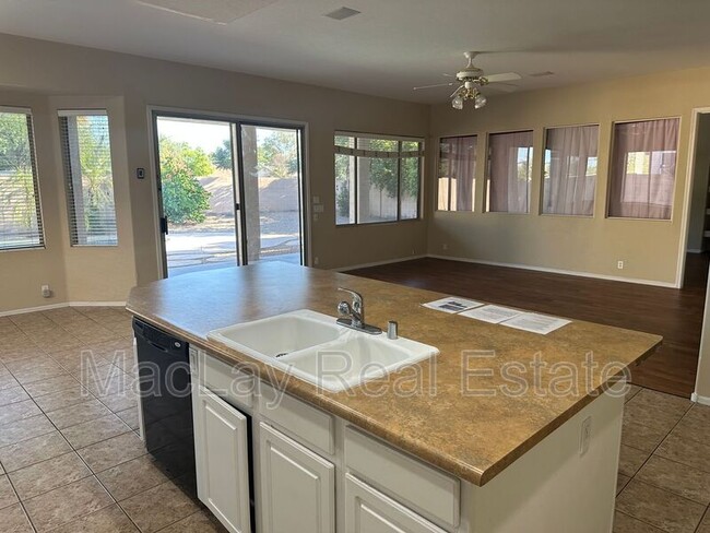 Building Photo - 2441 E Binner Dr