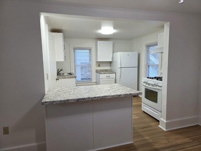 Building Photo - 108 Poplar St