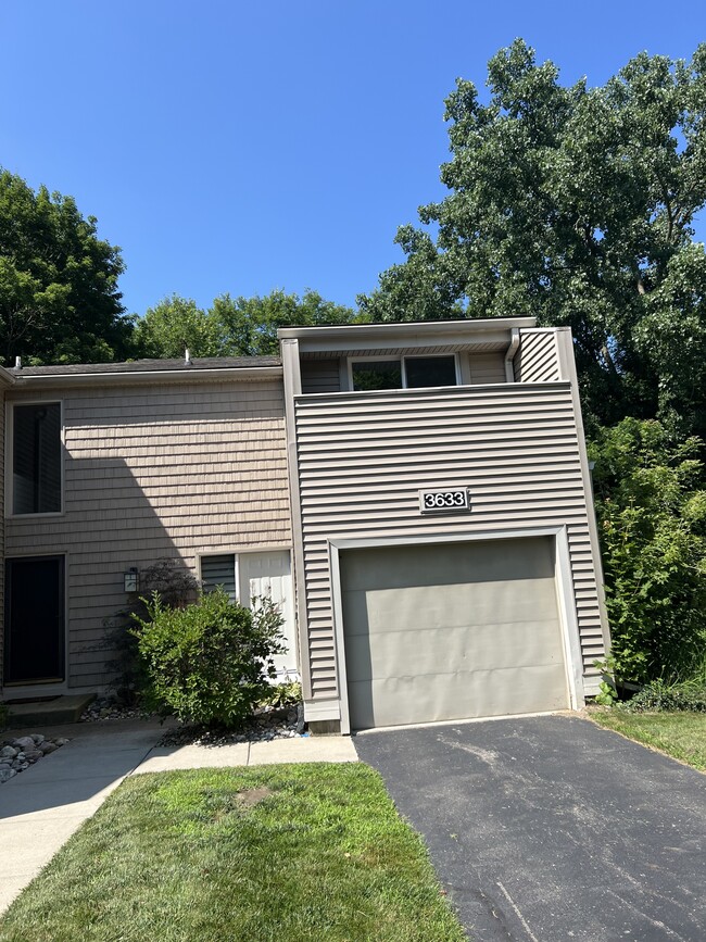 Building Photo - 3633 E Meadows Ct