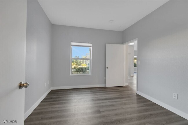 Building Photo - 7255 W Sunset Rd