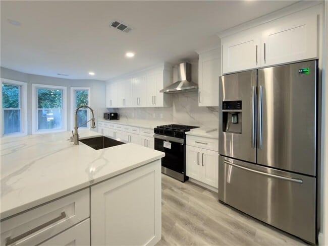 Building Photo - 528 Parkstone Ln