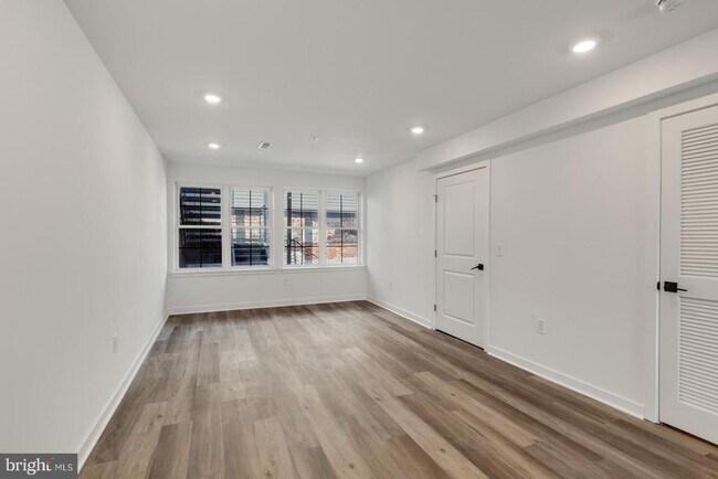 Building Photo - 1116 S 7th St