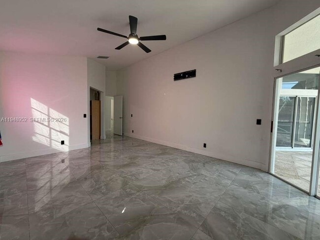 Building Photo - 189 Cameron Dr