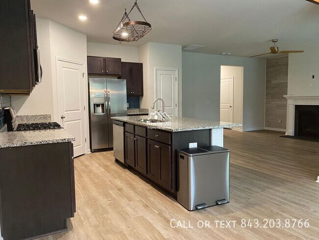 Building Photo - 2641 Alamanda Dr