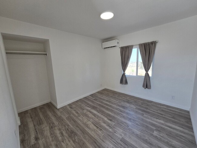 Building Photo - Stylish Desert Retreat in Flamingo Heights