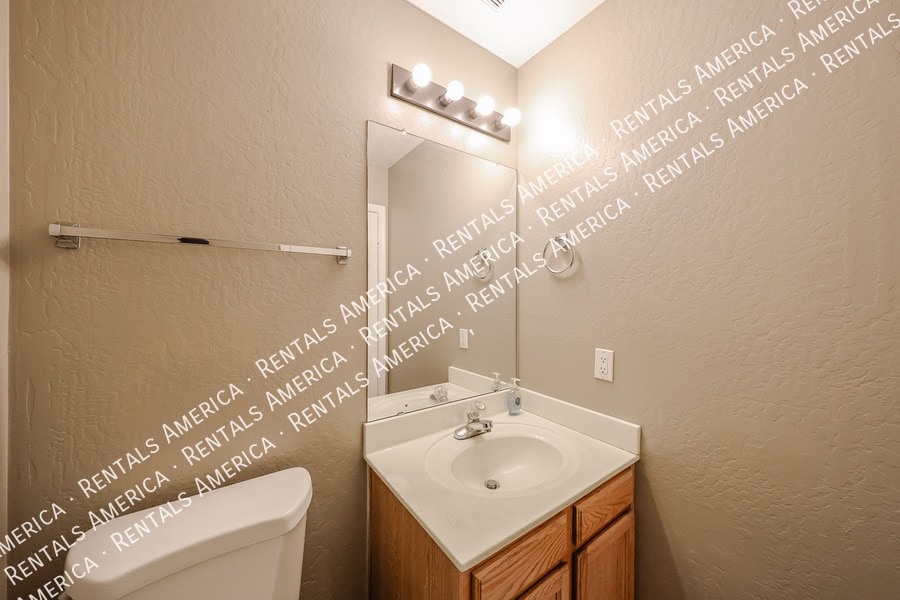 Building Photo - 3719 E Inverness Ave