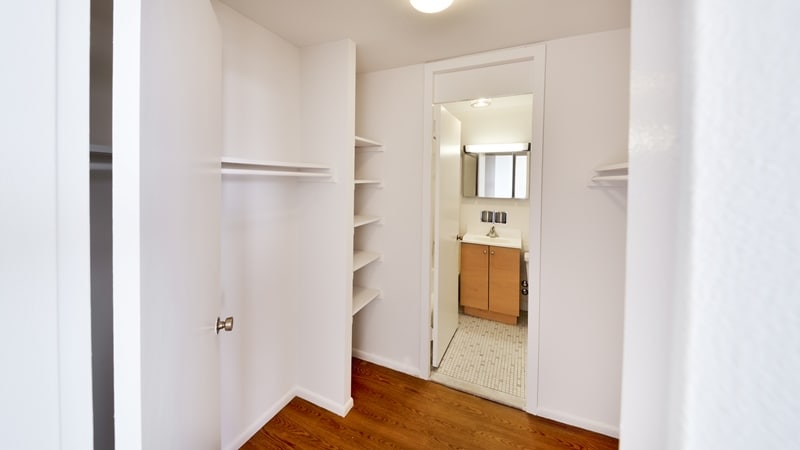 Building Photo - 7447 S South Shore Dr