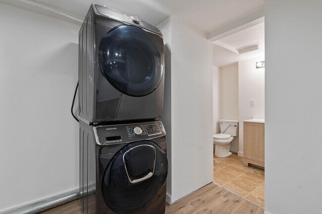 Building Photo - Unique, spacious 4-bdrm/3-bath Craftsman w/ lots of character. Bonus room, near Alberta District!