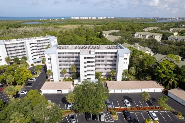 Building Photo - ** NAPLES COVE @ BAY FOREST ** 2 BED / 2 B...