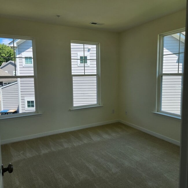 Building Photo - 4159 Northridge St