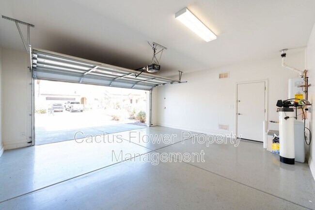 Building Photo - 3943 E Ficus Way