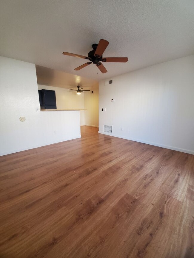 Building Photo - Ground level 2 bed/2 bath condo- Guadalupe & Country Club