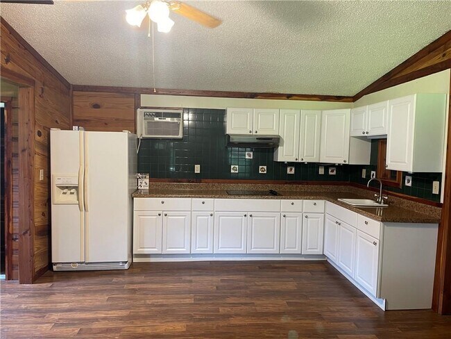 Building Photo - 325 White Oak Pl