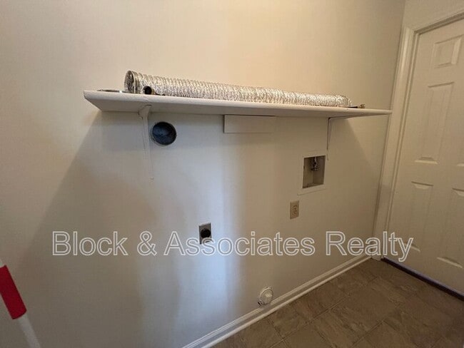 Building Photo - 405 Herndon Dr