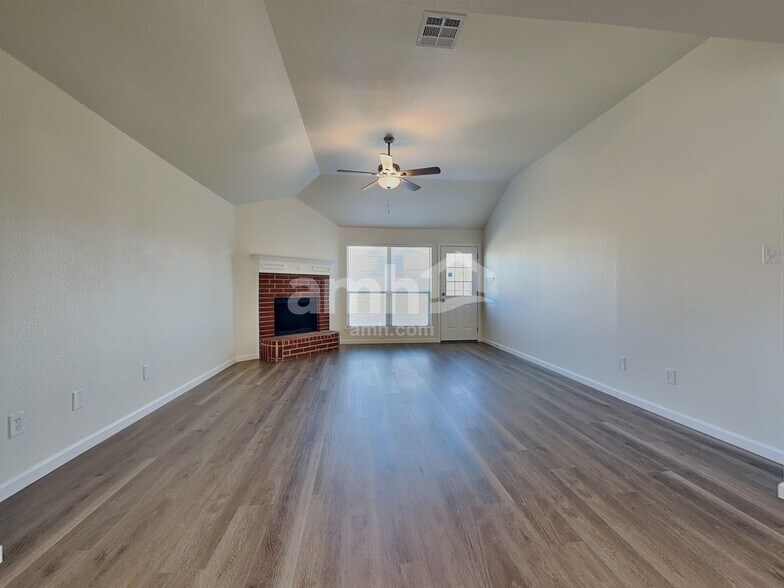 Building Photo - 7505 Fossil Lake Dr