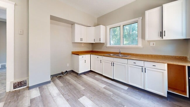 Building Photo - Cudell/West Blvd neighborhood; 4 bedroom/1 bath single family house for rent!