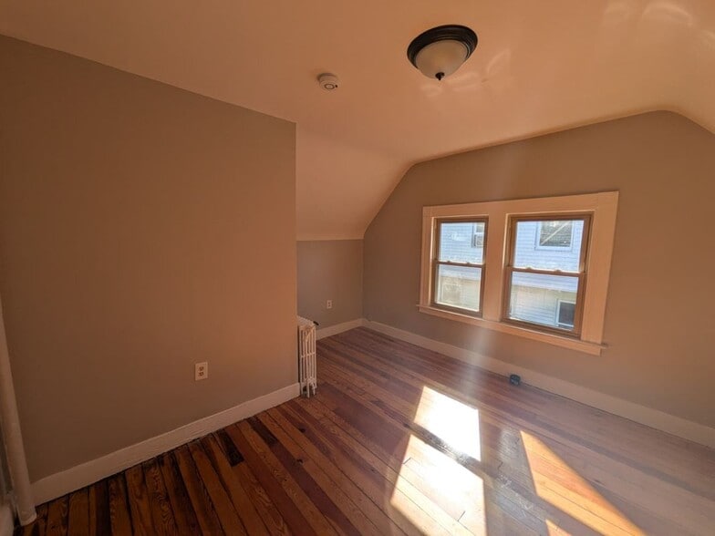 Building Photo - 396 Whalley Ave