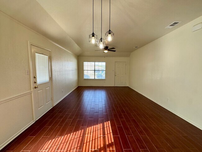 Building Photo - 205 Janelle Dr