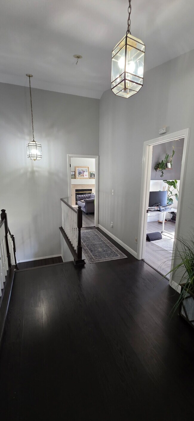 Building Photo - 430 Guinevere Ct