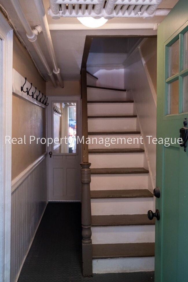 Building Photo - Beautiful Brownstone !