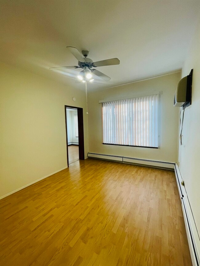 Building Photo - 39 W 35th St