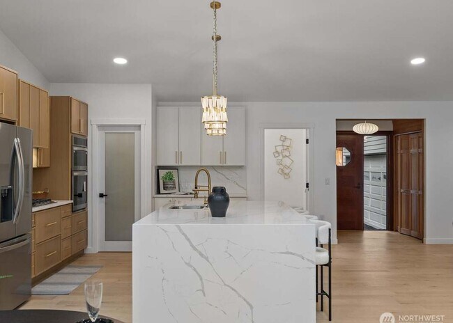 Building Photo - 14244 Redmond