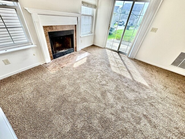 Building Photo - 3 Bedrooms, 2.5 Baths, and a Secret Agent Garage!