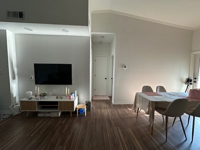 Entertainment + Dining Area - 2730 Silver Creek Dr