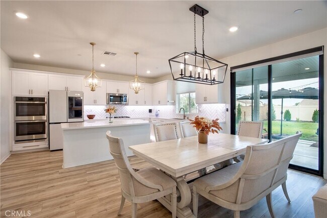 Building Photo - 33063 Table Rock Dr