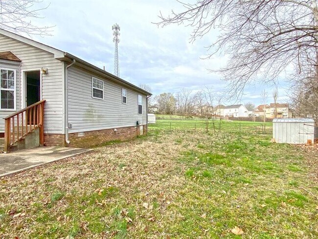 Building Photo - 101 Monarch Ln