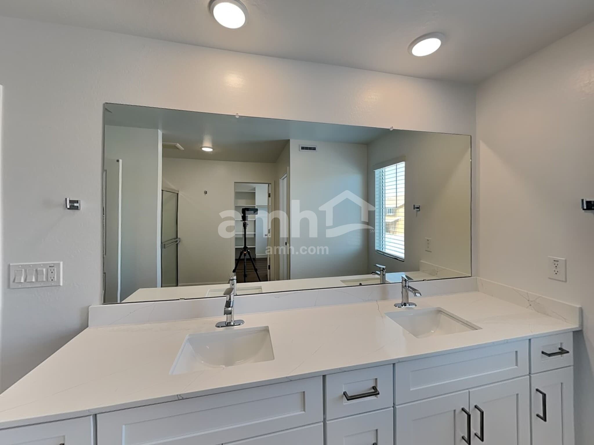 Building Photo - 9837 W Parkway Dr