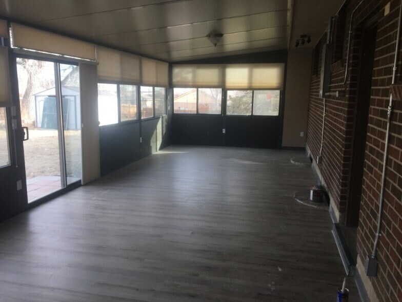 Building Photo - 481 W 70th Pl