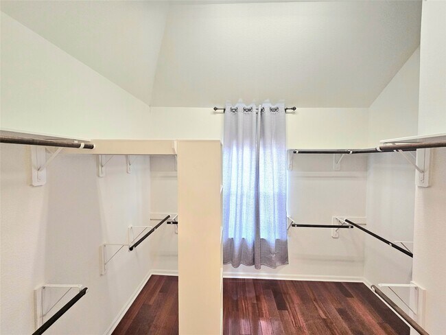 Building Photo - 9610 Knights Station Dr