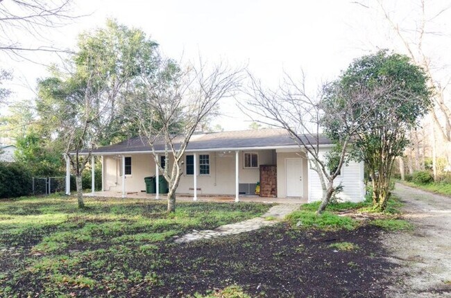 Building Photo - 229 Lullwater Dr