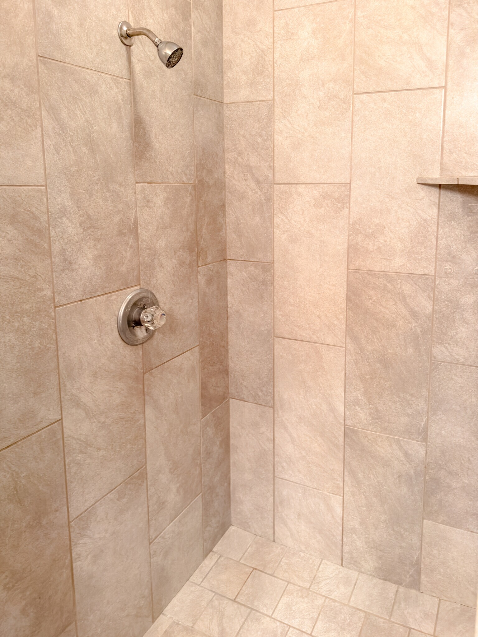 Shower 2 - 100 Morgan Meadows Dr