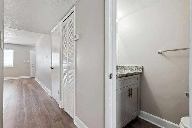 Building Photo - Beautifully Updated 2BR/1.5BA Altamonte Springs Townhome with Modern Finishes