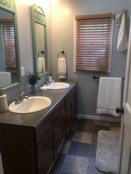 Bathroom - 826 Clayland St