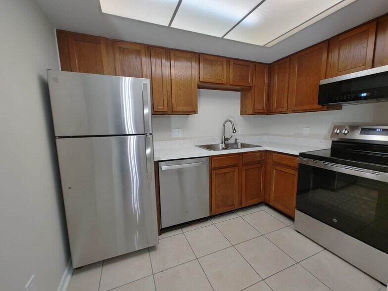 Building Photo - 4405 SW 74th Terrace