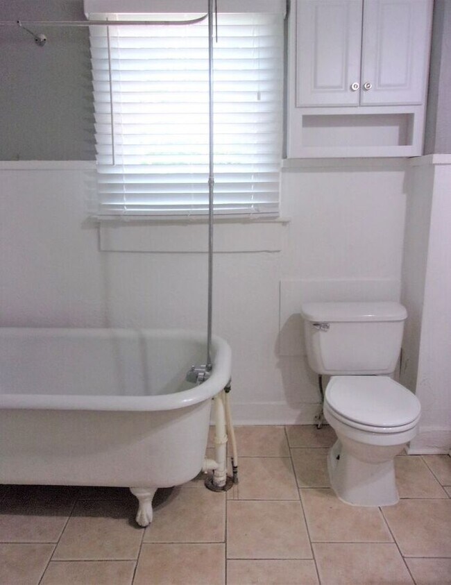 Building Photo - 2 BED 1 BATH HOME WESTLAWN PARK ADDITION OF NW OKC