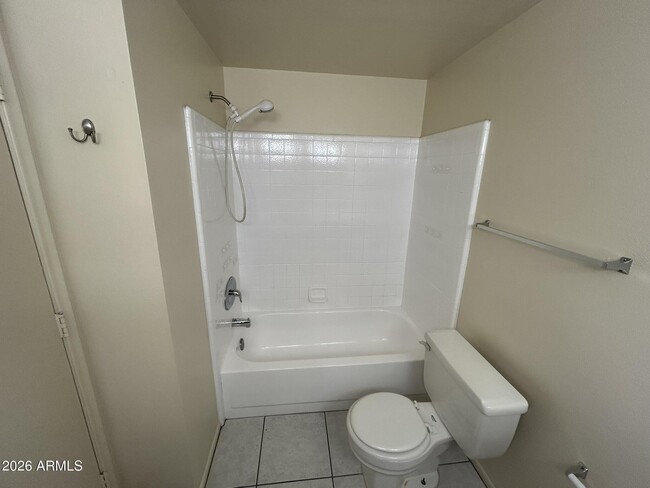 Building Photo - 2120 N Yucca Ct