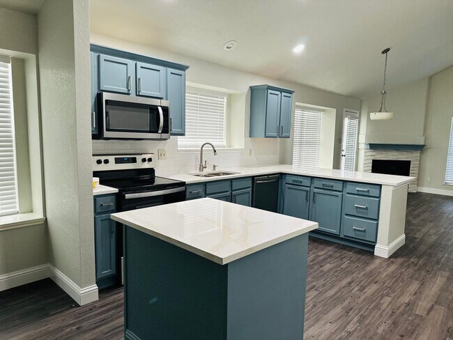 Updated kitchen in 2023 - 627 Mountain Side Dr