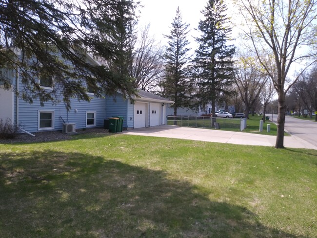 419 N Davis Ave - 419 N Davis Ave Litchfield MN 55355 | Apartment Finder