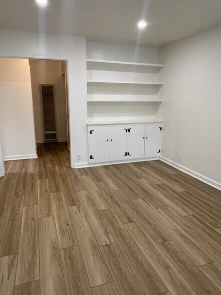 Building Photo - 2563 Treasure Dr