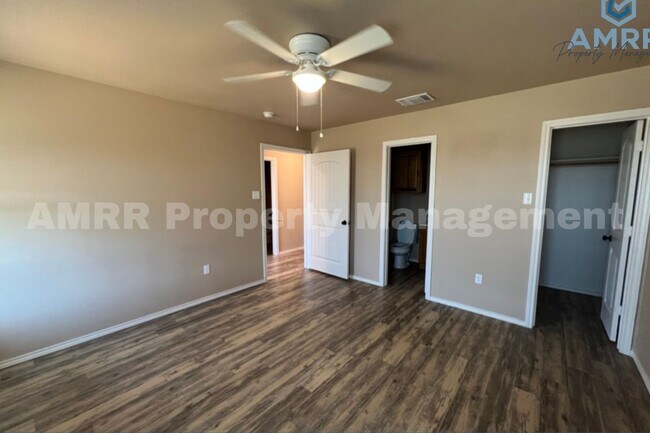 Building Photo - Incredible 3 bedroom Home In North Lubbock