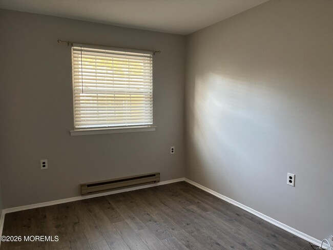 Building Photo - 2B Bristol St